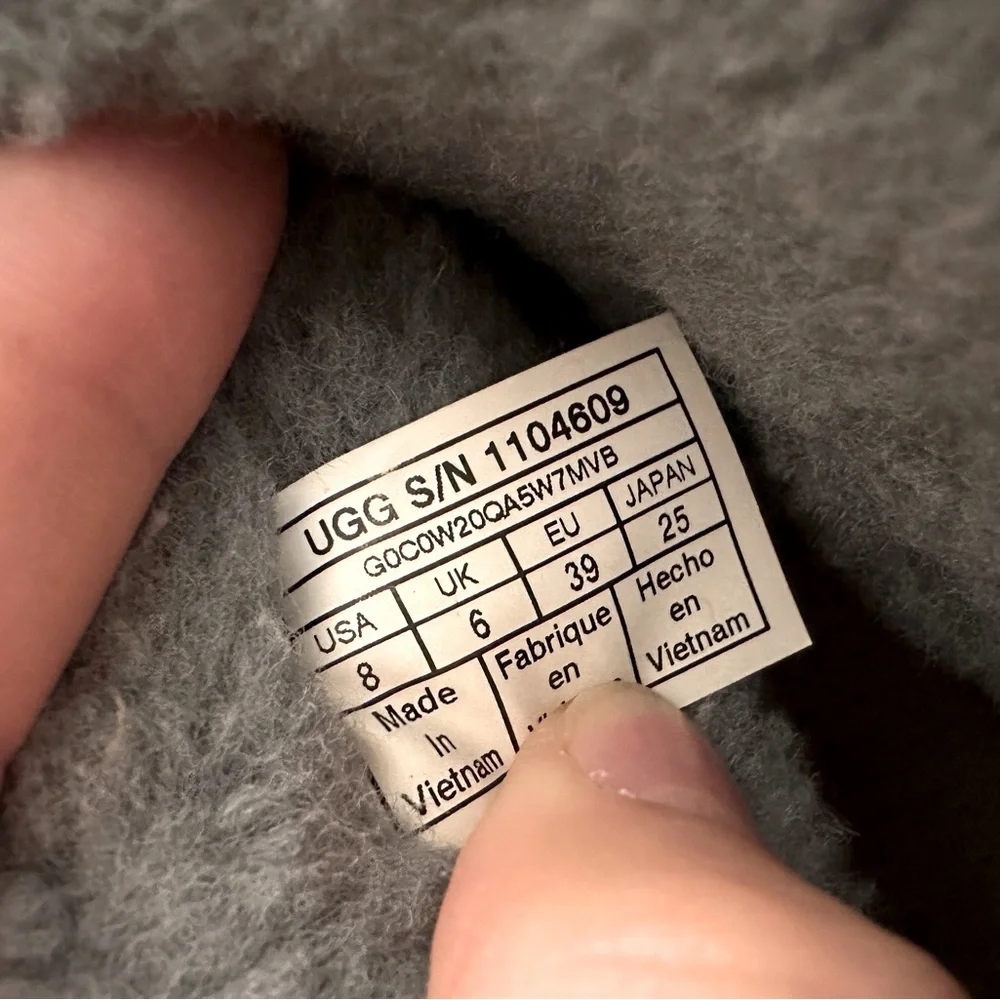 Ugh Boots - Picture 3 of 6